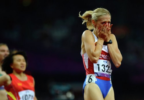 На фото: Маргарита Гончарова, выигравшая золотую медаль в забеге на 100 м на соревнованиях по легкой атлетике на XIV Паралимпийских играх в Лондоне.