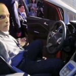 Испанец стал первым водителем без рук в Европе