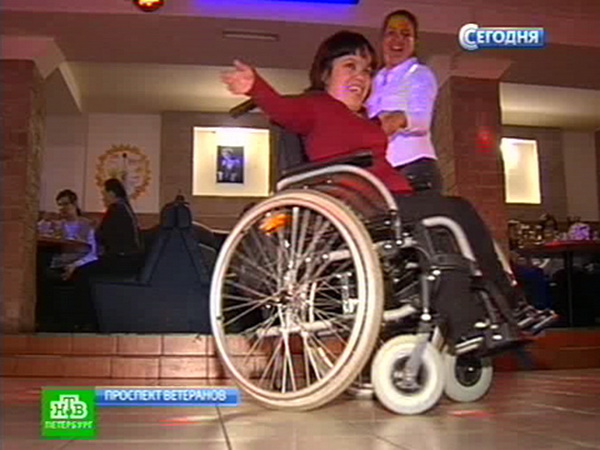 Дискотека без границ: на танцпол пригласили инвалидов