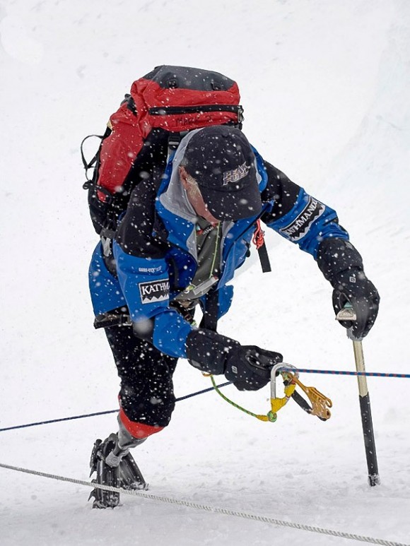 Марк Инглис: Первый альпинист, покоривший Эверест без ног