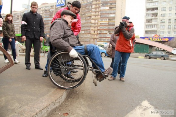 На инвалидной коляске по Тюмени: пандусы и другие препятствия