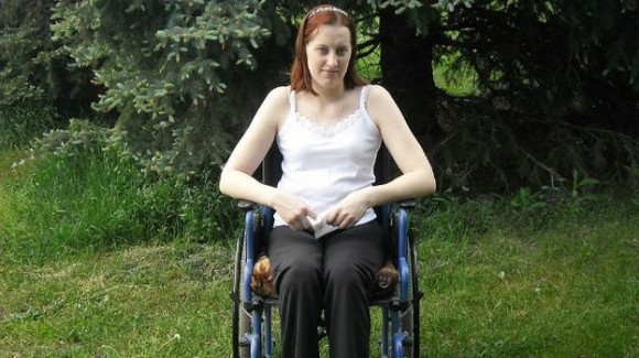 Инвалид-колясочница из Терновки выращивает сады из бисера