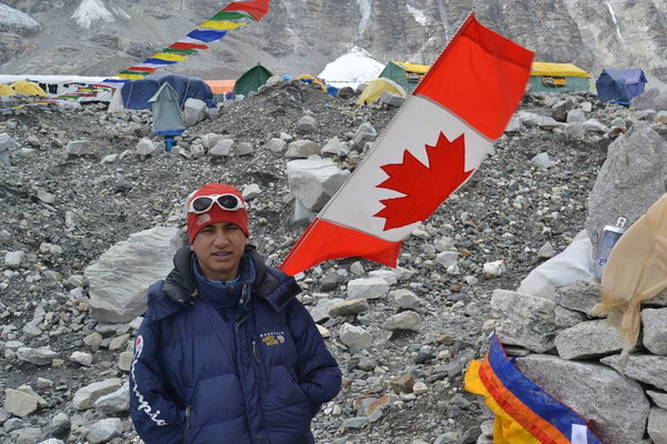 Альпинист покорил Эверест без помощи рук