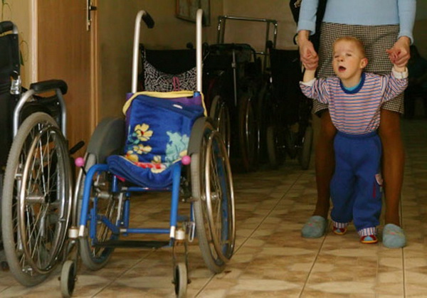 Воспитать ребенка-инвалида в России — подвиг