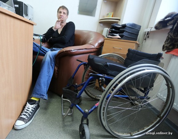 Директор центра бытовых услуг: после аварии три года отказывался садиться в инвалидную коляску, все казалось, что я должен пойти