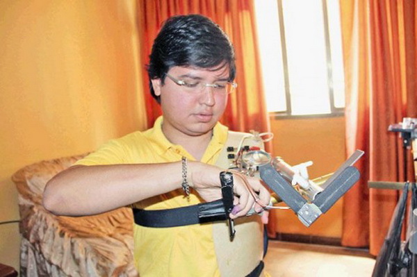 Венесуэлец соорудил себе роботизированный протез
