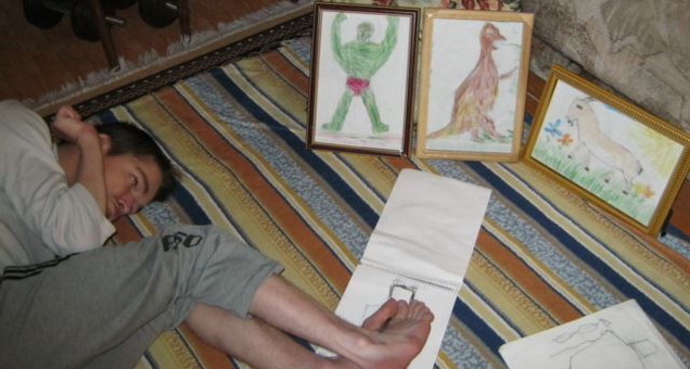 Денис Хасанов: Человек, рисующий ногами