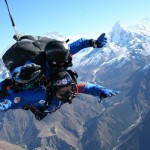 Француз Марк Копп совершил прыжок с парашютом на Эверест