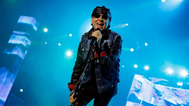 Солист Scorpions по телефону спел для больного раком российского фаната