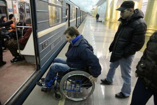 С 1 декабря в московском метро будет организовано сопровождение маломобильных пассажиров