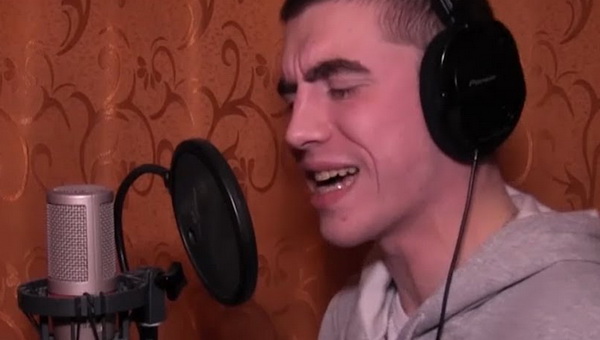 Курьер из Подмосковья написал песню в стиле рэп в поддержку инвалидов