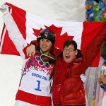 Трогательные моменты олимпиады: канадский лыжник переносит своего брата-инвалида через ограждение, чтобы вместе праздновать победу