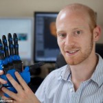 Британец придумал 3D-протез руки за £600