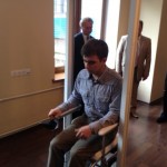 На новгородском заводе собрали уникальное инвалидное кресло