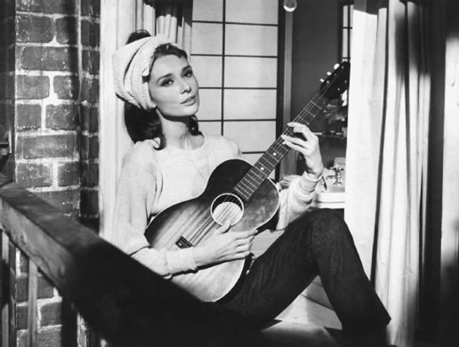 7022610-R3L8T8D-650-Breakfast-at-Tiffanys