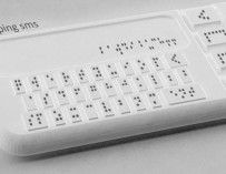 Ученые создали первый смартфон для слепых с клавиатурой Брайля