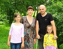 Максим Яковлев: Гнал жену прочь — считал, зачем ей безногий инвалид, а она кормила его с ложечки