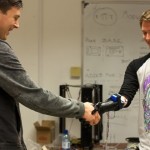 Бристольские инженеры разработали 3D печатную бионическую руку, которая «одевается как перчатка»