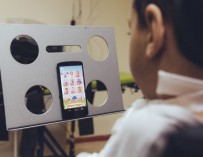 Смартфон, управляемый движениями головы и голосовыми командами, поможет людям с ограниченными возможностями