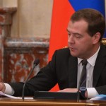 Медведев поручил рассмотреть вопрос обеспечения жильем инвалидов вследствие военной травмы