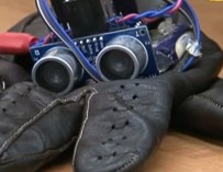 Школьник из Бреста изобрёл сенсорную перчатку, которая позволяет «видеть» в полной темноте