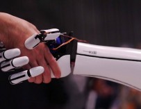 Японская компания создала дешевую бионическую руку