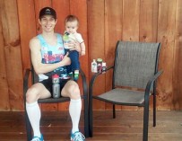 Отец больного ребенка выиграл 3 марафонских забега за 8 дней, чтобы оплатить медицинские счета