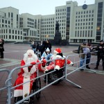 Дедов Морозов и Снегурочек в инвалидных колясках не пустили на праздничное шествие