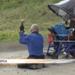 «Доступная среда» по-красноярски: инвалид-колясочник кувалдой разрушил бордюр