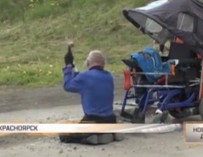 «Доступная среда» по-красноярски: инвалид-колясочник кувалдой разрушил бордюр