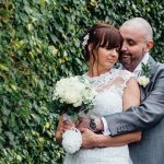 Невеста побрилась налысо во время свадьбы, чтобы поддержать неизлечимо больного жениха