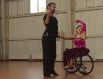 Румба, танго и фокстрот на инвалидных колясках. Видеофакт