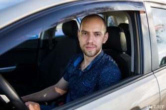 Слабослышащий водитель Uber: Штрафы за превышение получаю, как и все, но езжу практически без аварий