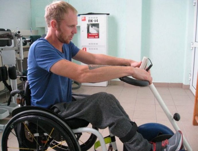     Велотренажер - одно из самых важных реабилитационных устройств для инвалидов-колясочников