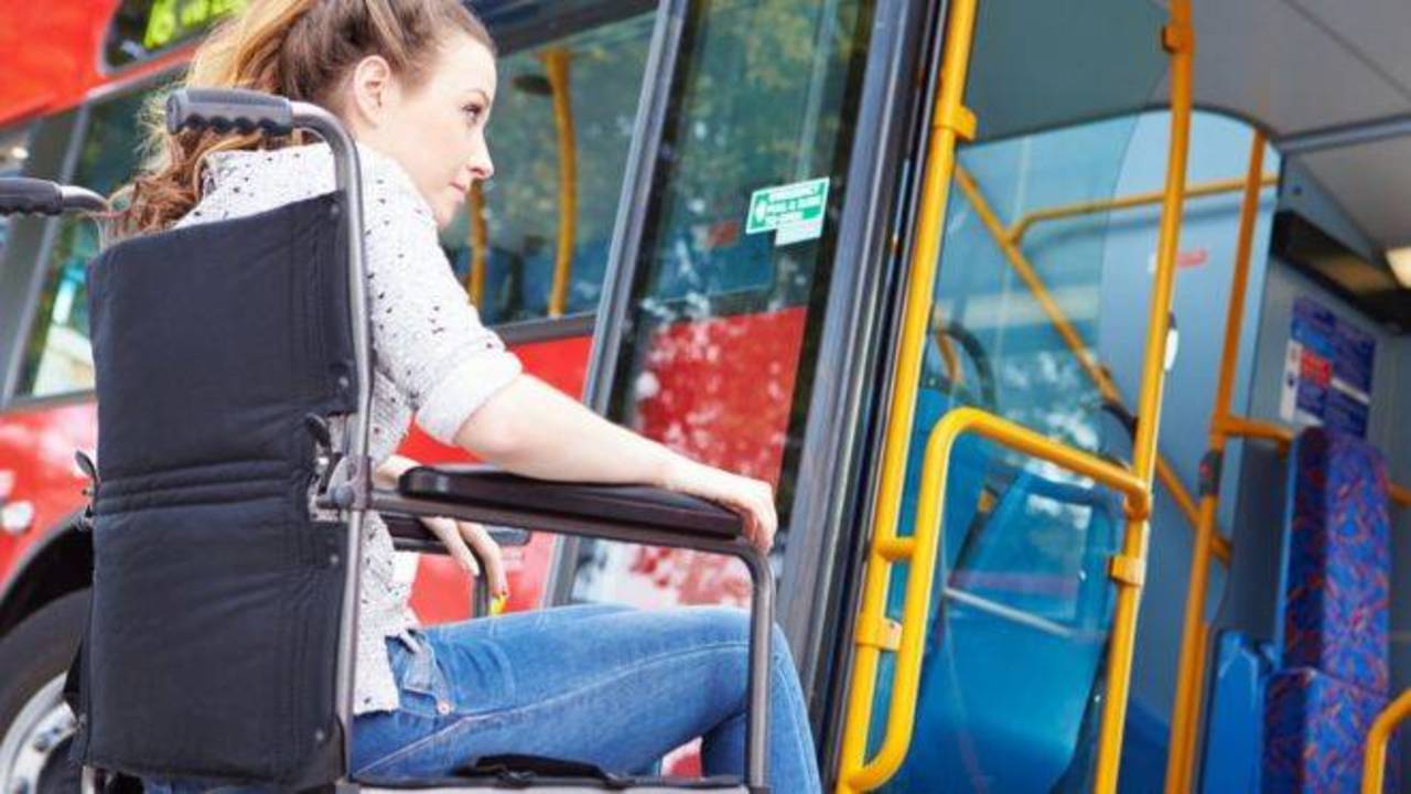 Места для инвалидов в общественном транспорте