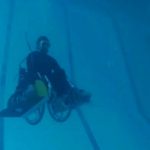 Российский изобретатель придумал инвалидную коляску для подводного плавания
