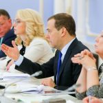 Медведев поручил проверить выполнение закона о жилье для инвалидов