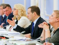 Медведев поручил проверить выполнение закона о жилье для инвалидов