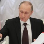 Путин увеличил выплаты родителям и опекунам детей-инвалидов