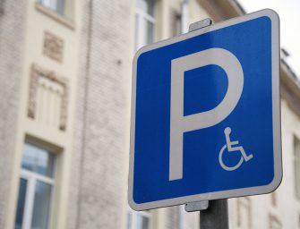 Инвалидам упростят доступ к бесплатной парковке