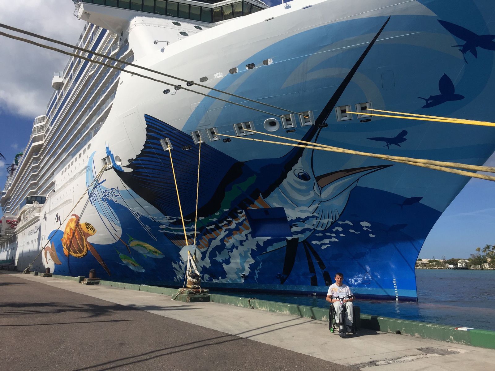 Круизный лайнер Norwegian Escape