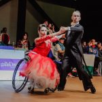 Чемпионка мира по бальным танцам на колясках из Москвы Анастасия Василенко создала школу танца, где обучает людей с ограниченными возможностями здоровья